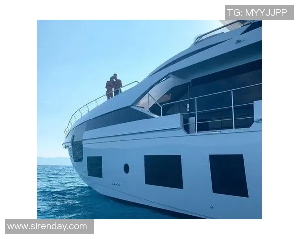 足球明星C罗奢华游艇揭秘引发全球关注与热议